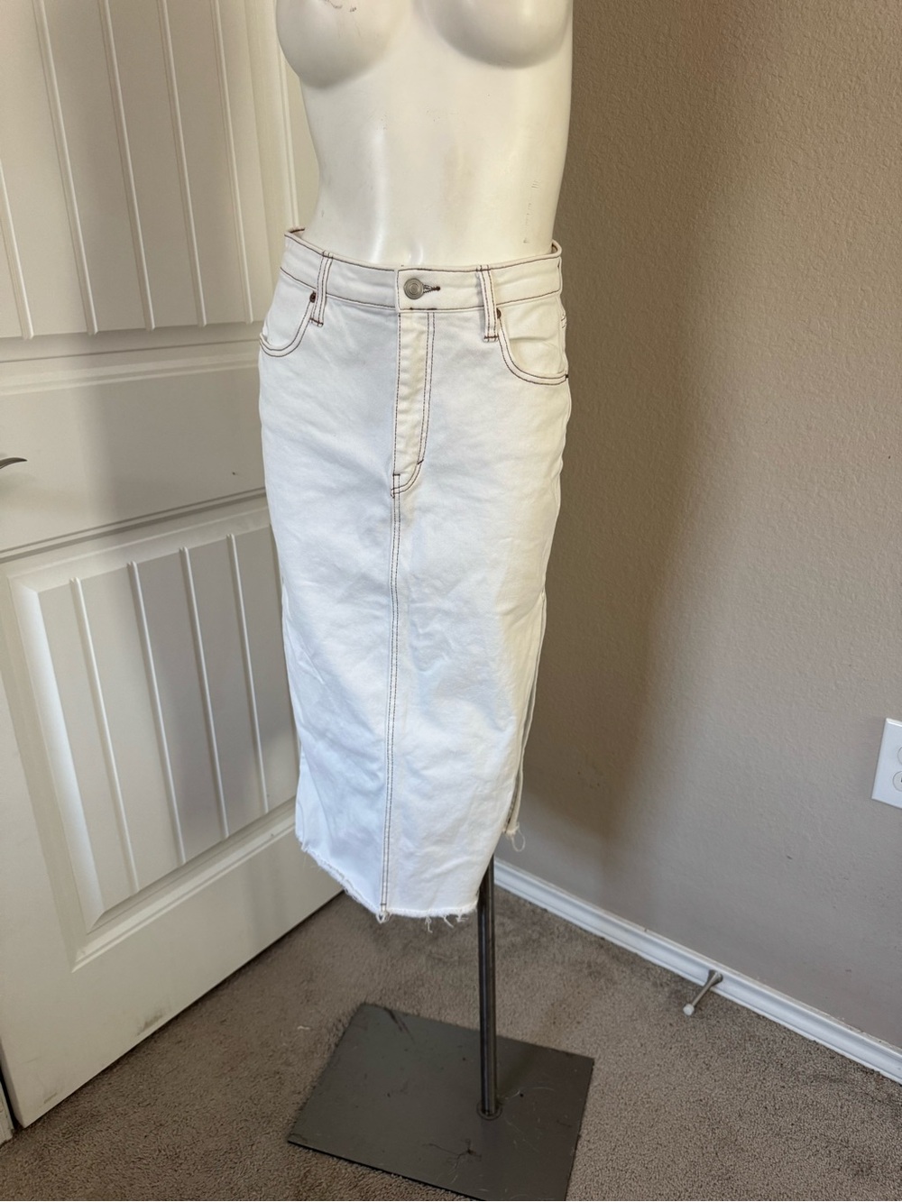 Gianni Bini White Denim Pencil Skirt with Contrast Stitching